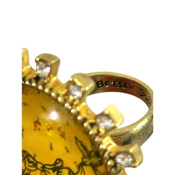 Betsy Johnson Tea Party Fashion Ring Vtg 7 Lucite Crystals Gold Tone Signed - Picture 9 of 17